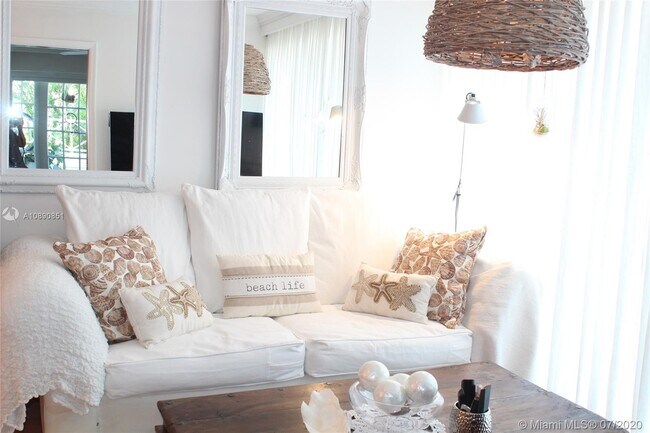 Foto del edificio - 300 Sunrise Dr