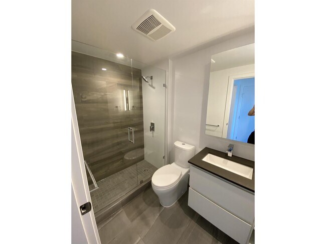 Photo du bâtiment - 13615 Fraser Hwy