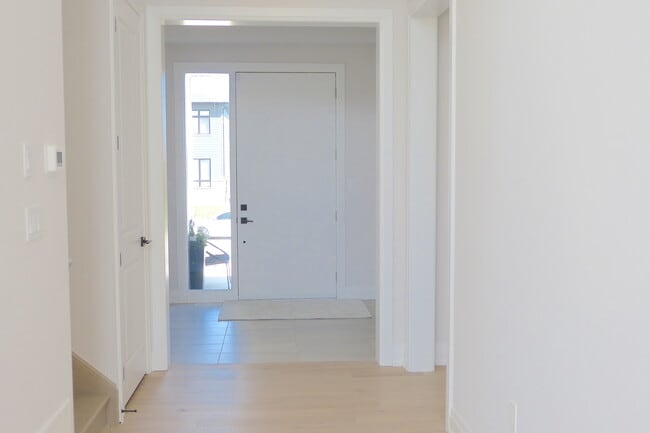 Building Photo - 102 Sladden Ct