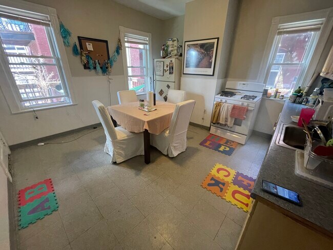 Foto del edificio - 348 Faneuil St