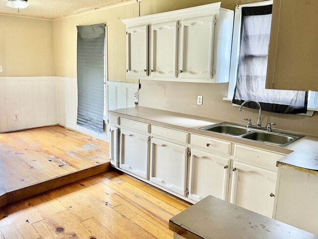 Building Photo - 5967 Byron Ave