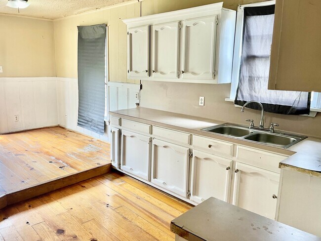 Foto del edificio - 5967 Byron Ave