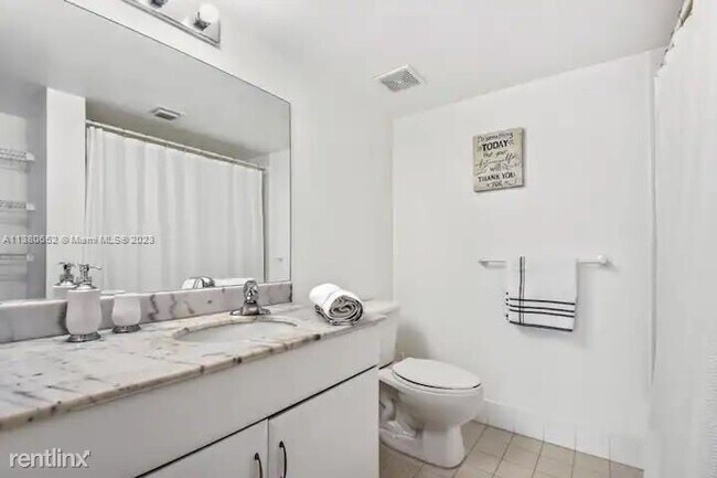 Foto del edificio - 2 br, 2 bath Condo - 1200 Brickell Bay Dr