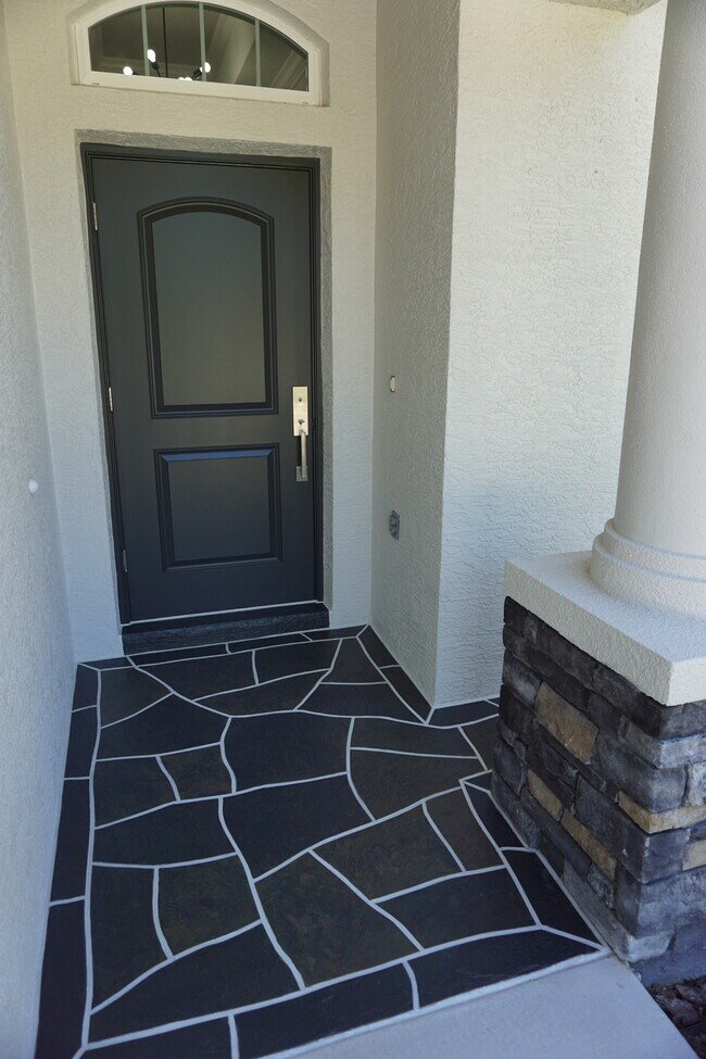 Building Photo - 6480 W Oak Park Blvd