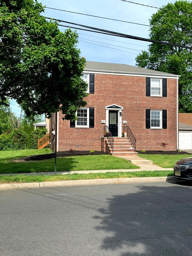 Primary Photo - 303 East St