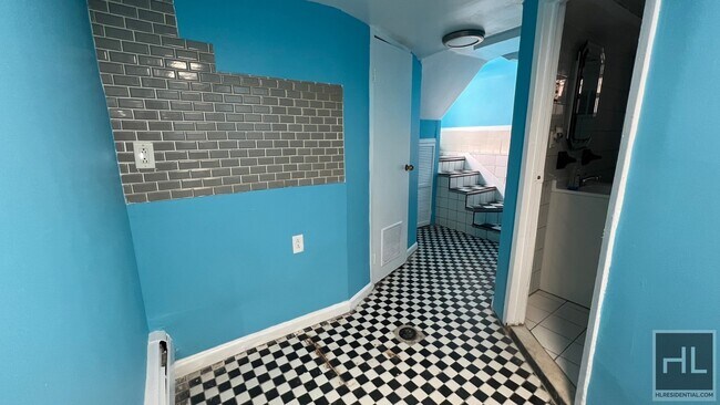 Building Photo - RENEWLY RENOVATED 2 BEDROOM EAST 52 STREET...