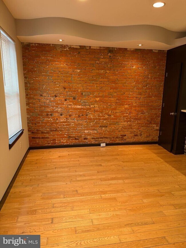 Foto del edificio - 1217 Montrose St