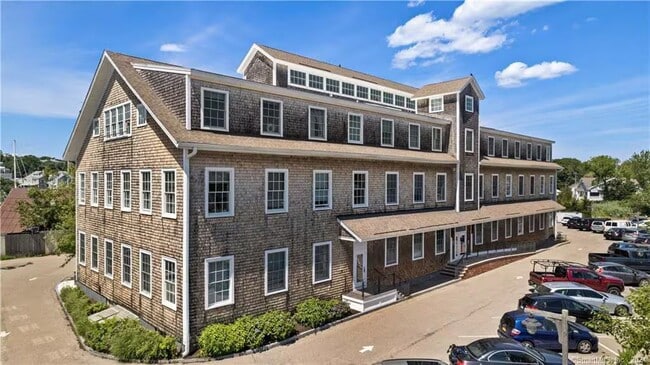 Building Photo - 60 Willow St