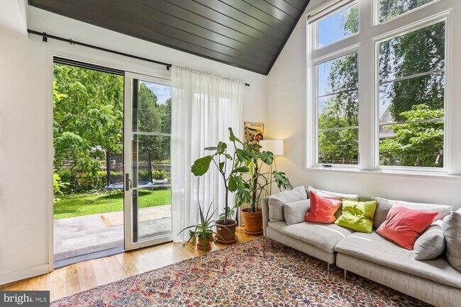 Foto del edificio - 3705 Brandywine St NW