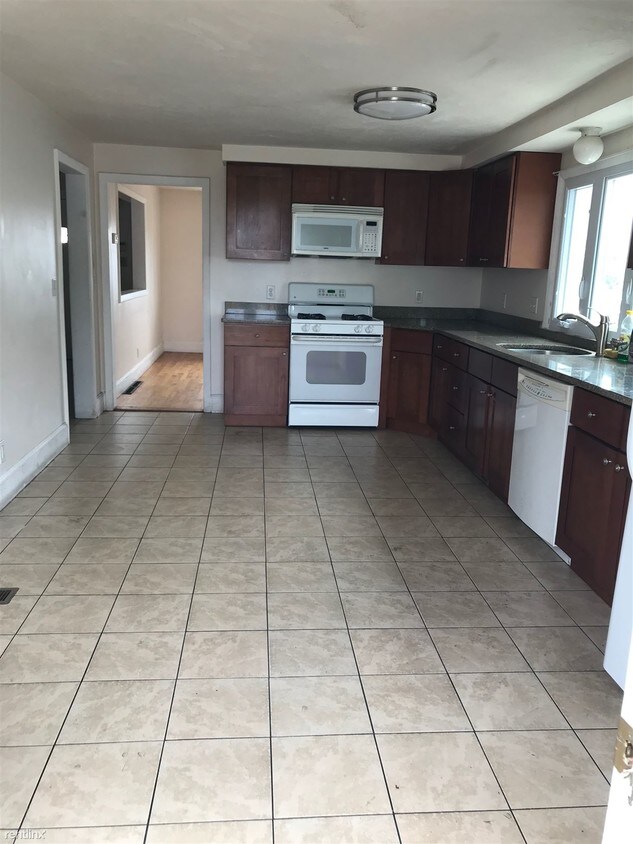 Foto principal - 3 br, 1 bath House - 38 Robin St