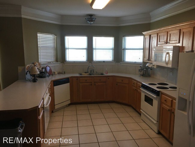 Building Photo - 3 br, 2 bath House - 16058 Kirsten Dr.