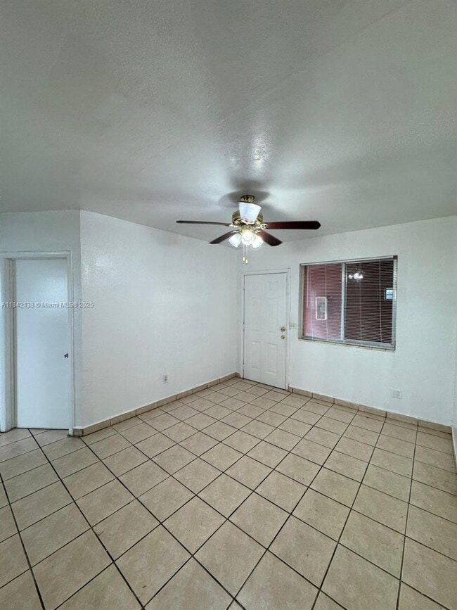 Foto del edificio - 2275 NW 23rd St