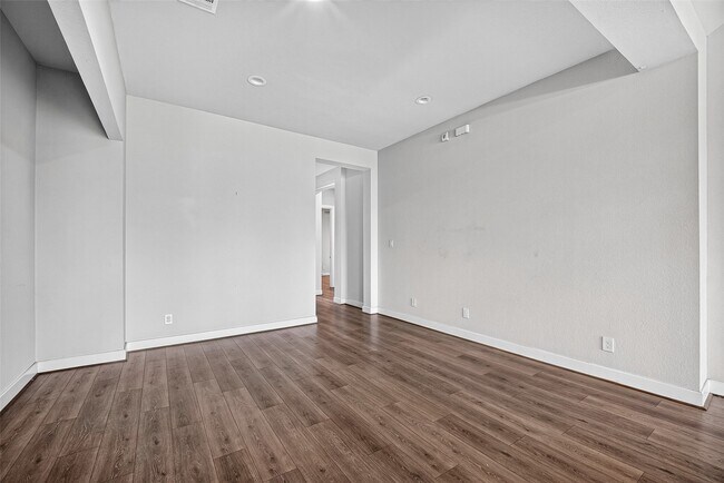 Foto del edificio - 2600 Golden Palms Ln
