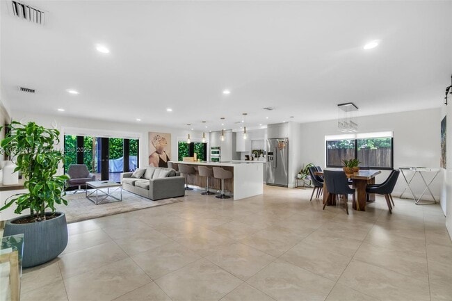 Foto del edificio - 6120 SW 93rd Ave