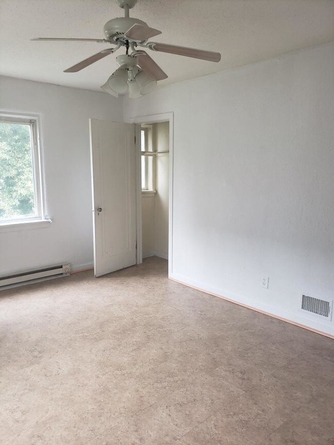 Building Photo - 4022 Walker Ave