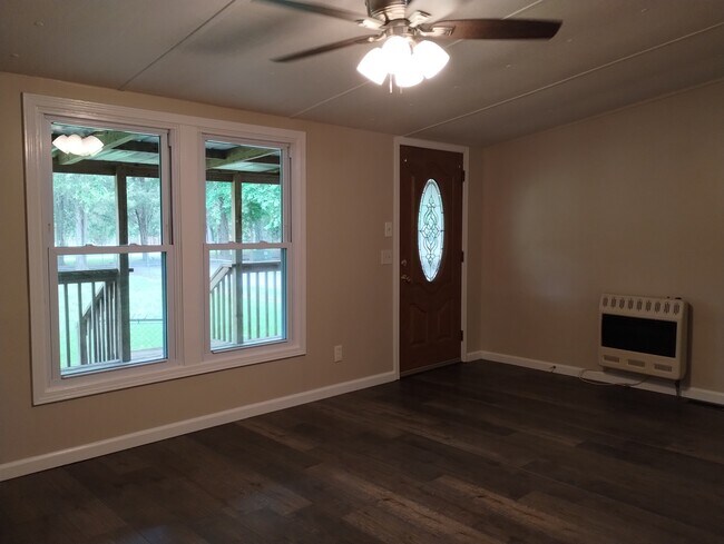 Foto del edificio - 327 Clear Creek Rd NW