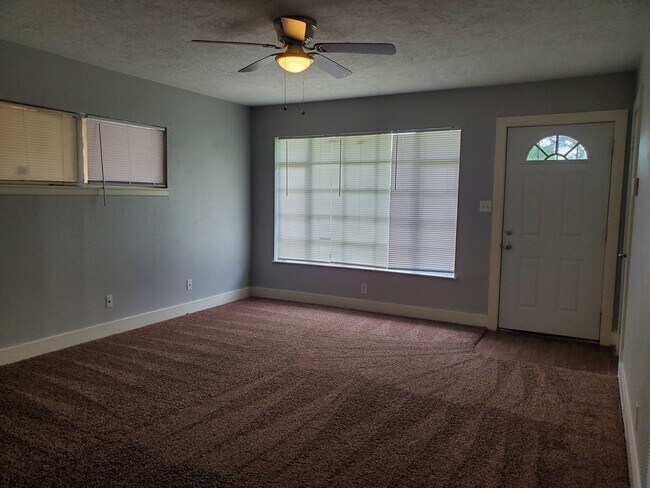 Building Photo - 7725 Helbig Rd