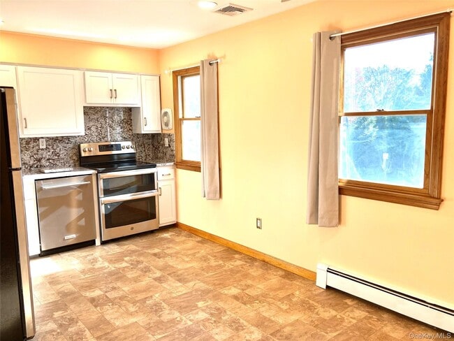 Building Photo - 12 Soundview Ave