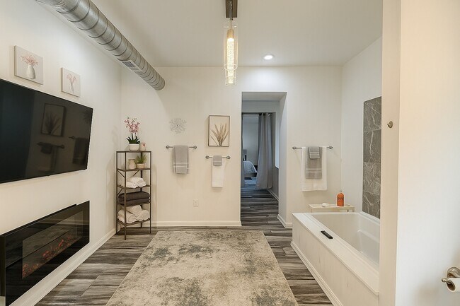 Photo - 4511 Red Bud Ave Apartment