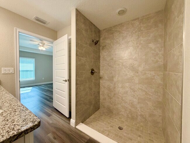 Foto del edificio - 210 Marion Oaks Ln
