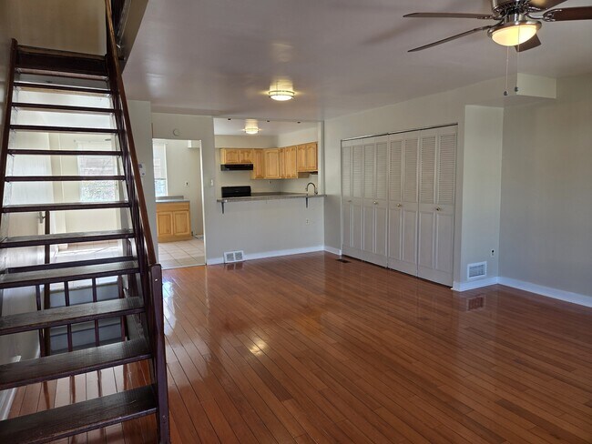 Foto del edificio - 8044 Mars Pl