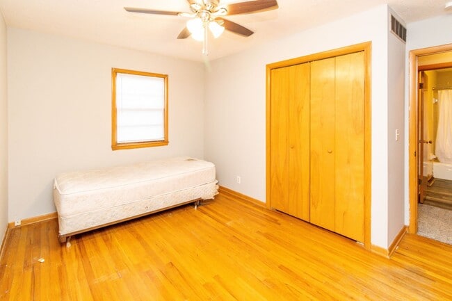 Building Photo - 3605 S Rock Quarry Rd