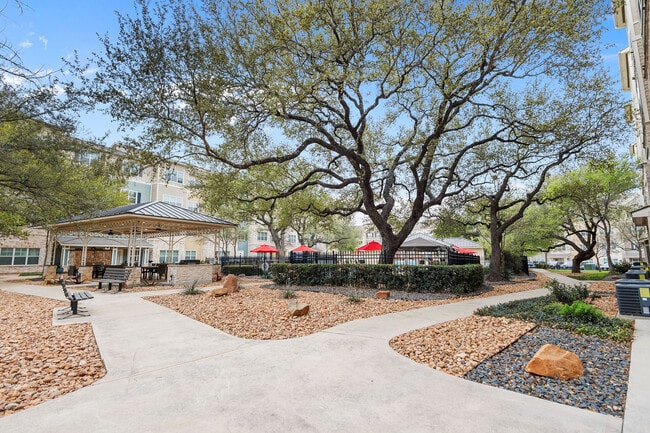 Siena Square - Siena on Sonterra