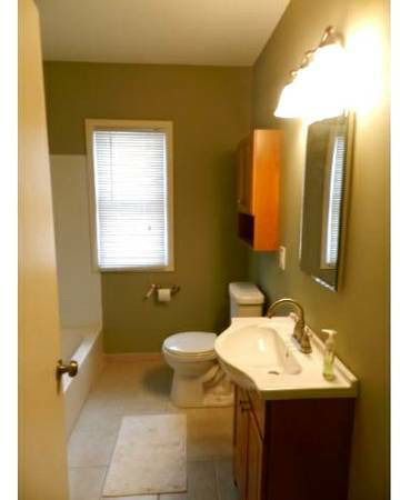 Bathroom - 1170 Jessamine Avenue East