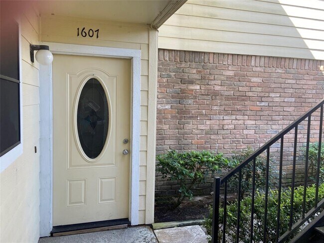 Building Photo - 14515 Wunderlich Dr