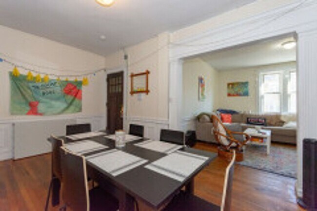 Foto del edificio - HOTTEST 6 BED IN BROOKLINE!!! DON’T MISS OUT!!!!