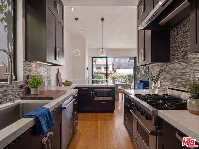 Building Photo - 2409 Strongs Dr