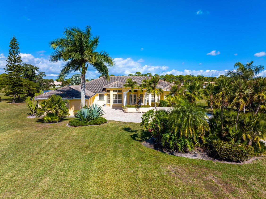 Foto principal - 8666 Marlamoor Ln