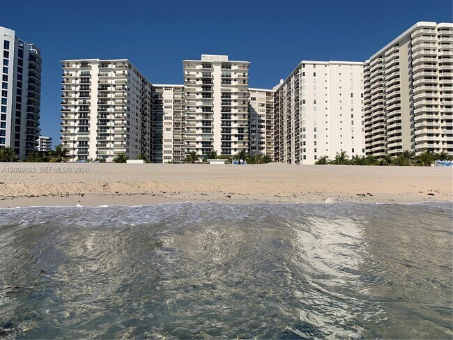 Foto del edificio - 6039 Collins Ave
