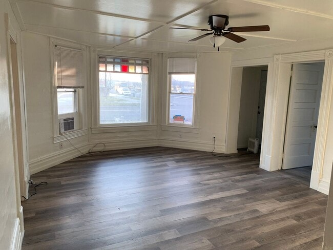 Building Photo - 602 S Main St