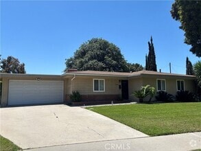 Building Photo - 2032 E Fern Dr