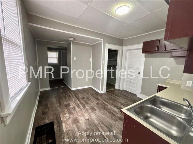 Building Photo - 2 Bedrooms / 1 Bathroom House