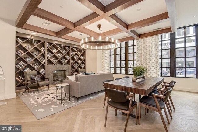 Foto del edificio - 1411 Key Blvd