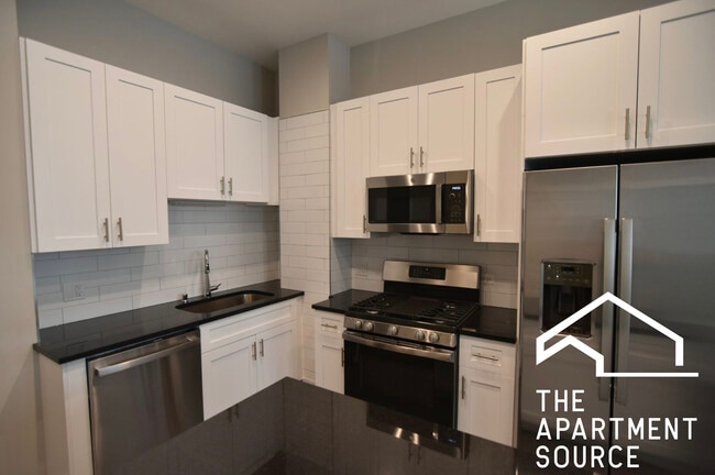 Building Photo - 1740 W Greenleaf Ave