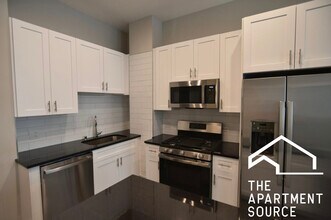 Building Photo - 1740 W Greenleaf Ave