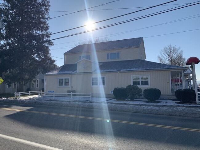 Building Photo - 116 Main St