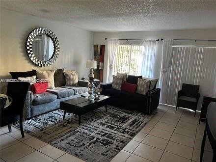 Foto del edificio - 18318 NW 68th Ave