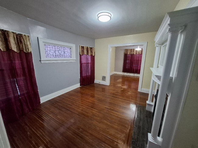 Building Photo - 31 Auchinvole Ave