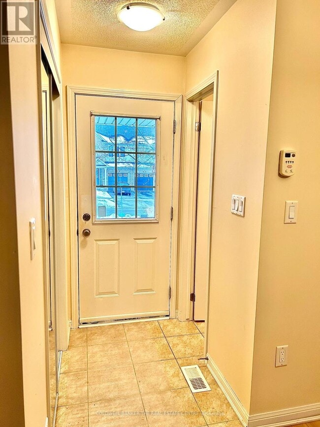 Building Photo - 20 Steele St