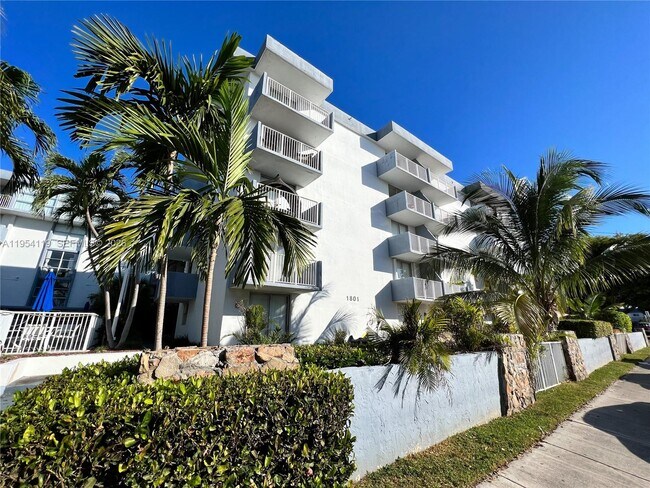 Foto del edificio - 1801 S Treasure Dr