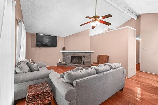 Building Photo - 8829 Carousel Ln