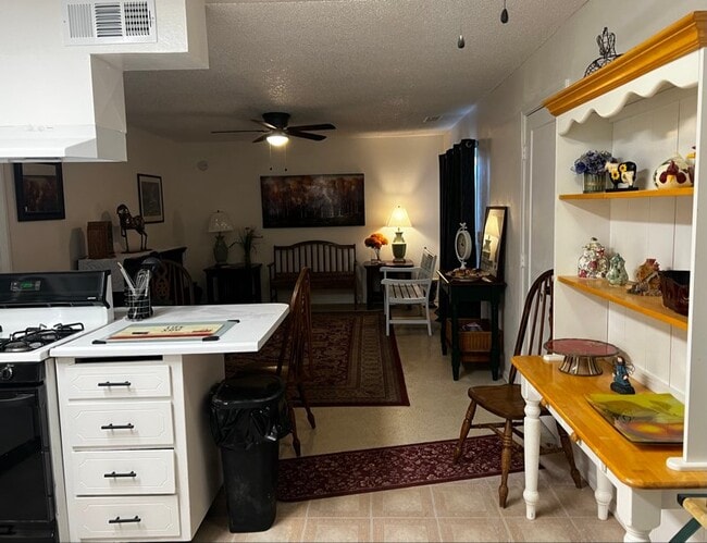 Building Photo - 3 S County Center Dr