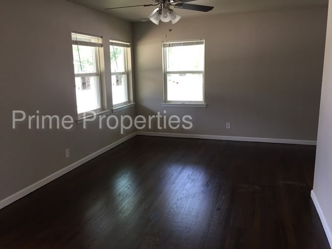 Foto del edificio - 4301 Bonnie Dr