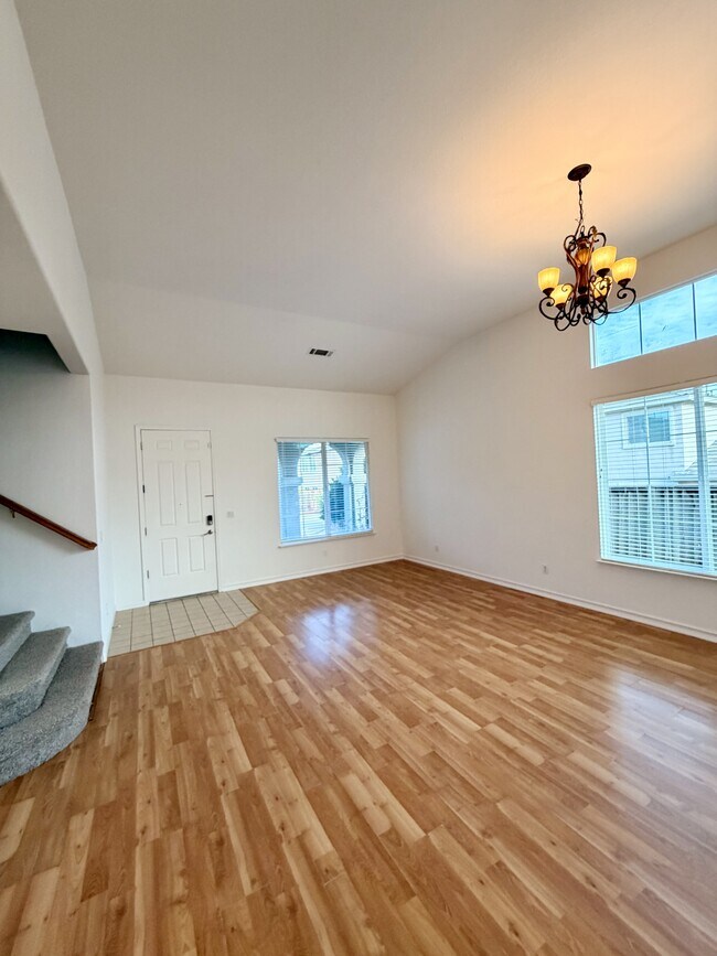 Foto del edificio - 1305 Brooktrail Dr
