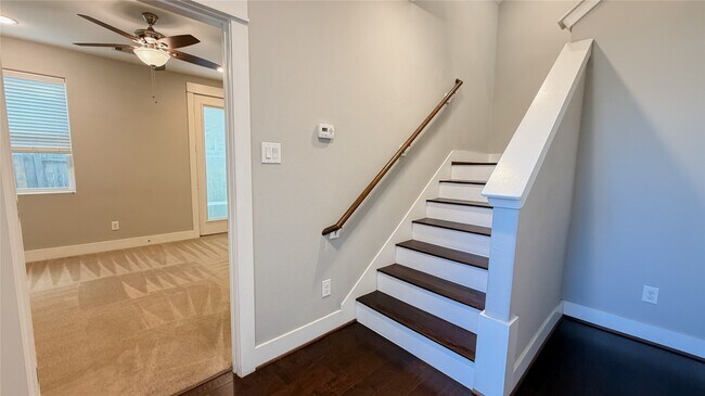 Building Photo - 605 Bayou St