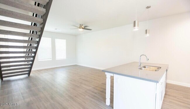 Foto del edificio - 1850 N 51st St
